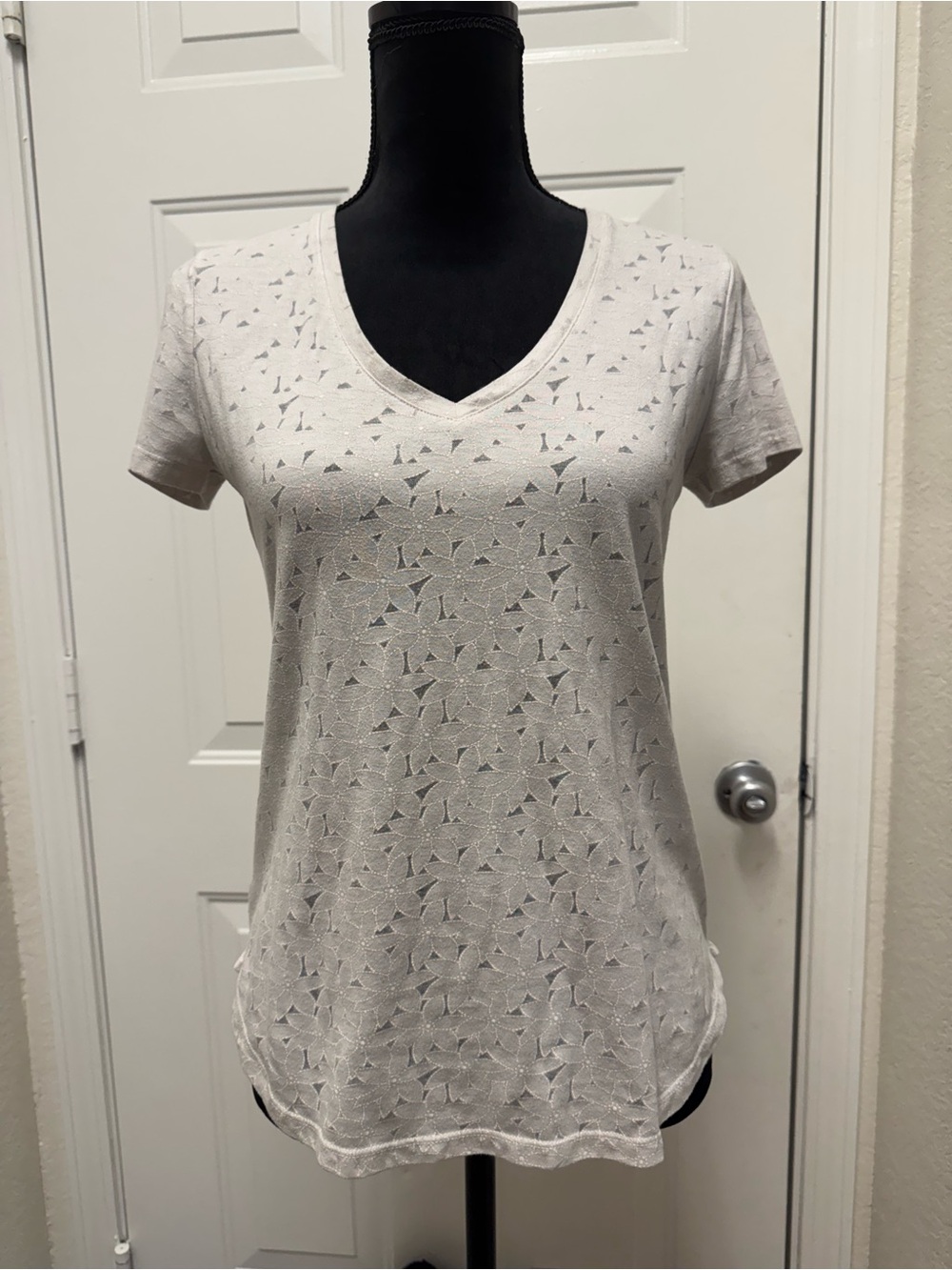Ann Taylor Cream V-Neck Short Sleeve Lace Tee 0075